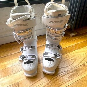 Atomic Hawk Prime 95 flex ski boots